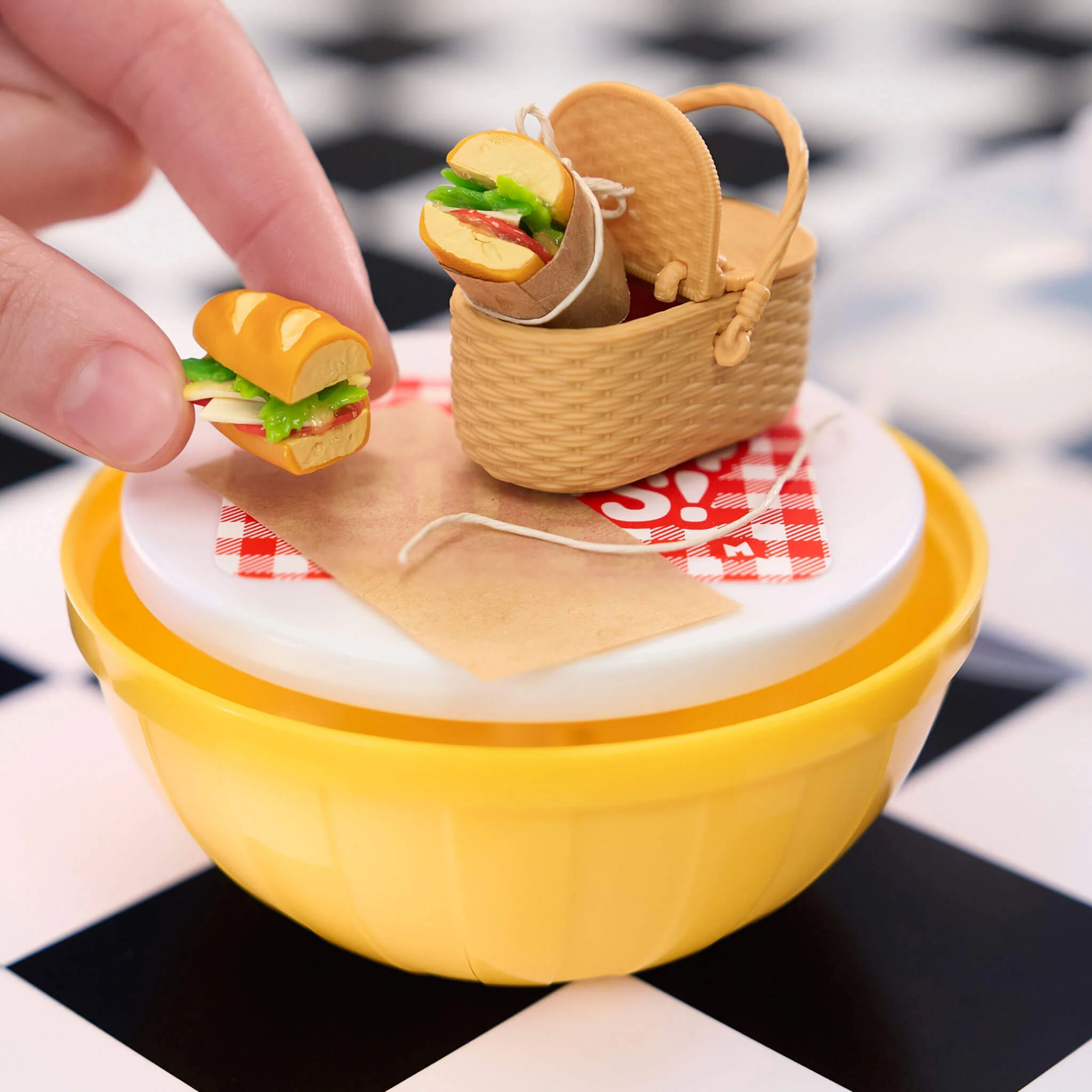 MGA's Miniverse Make It Mini Diner Series 4 Mini Collectibles - Image 4