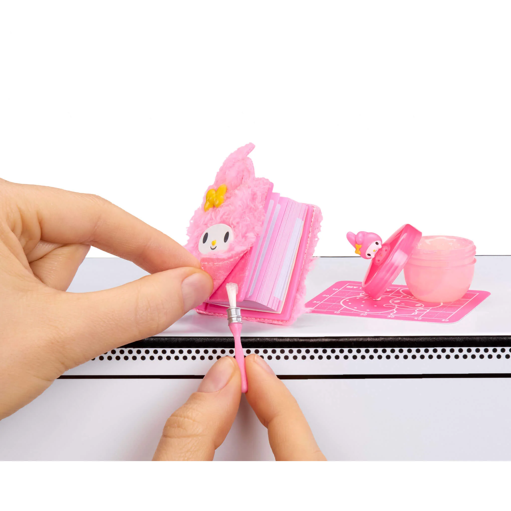 MGA's Miniverse Make It Mini Hello Kitty® and Friends Series 3 Mini Collectibles – 2 Pack - Image 5