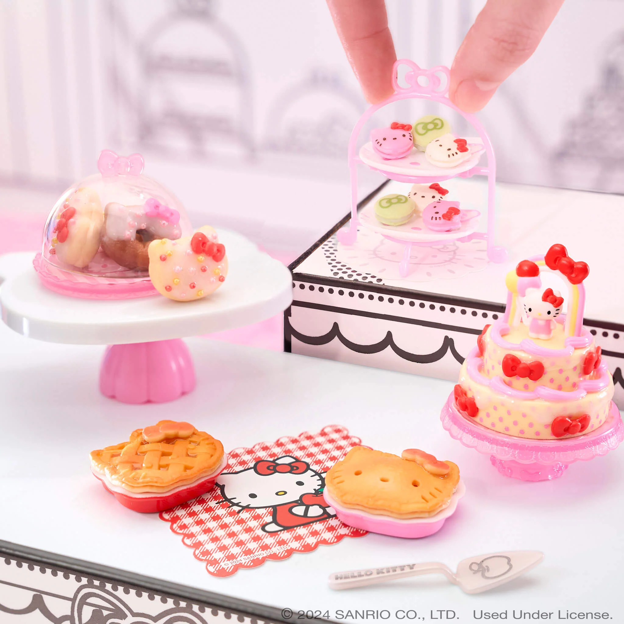 MGA's Miniverse Make It Mini Food Hello Kitty® Mini Collectibles - Image 5